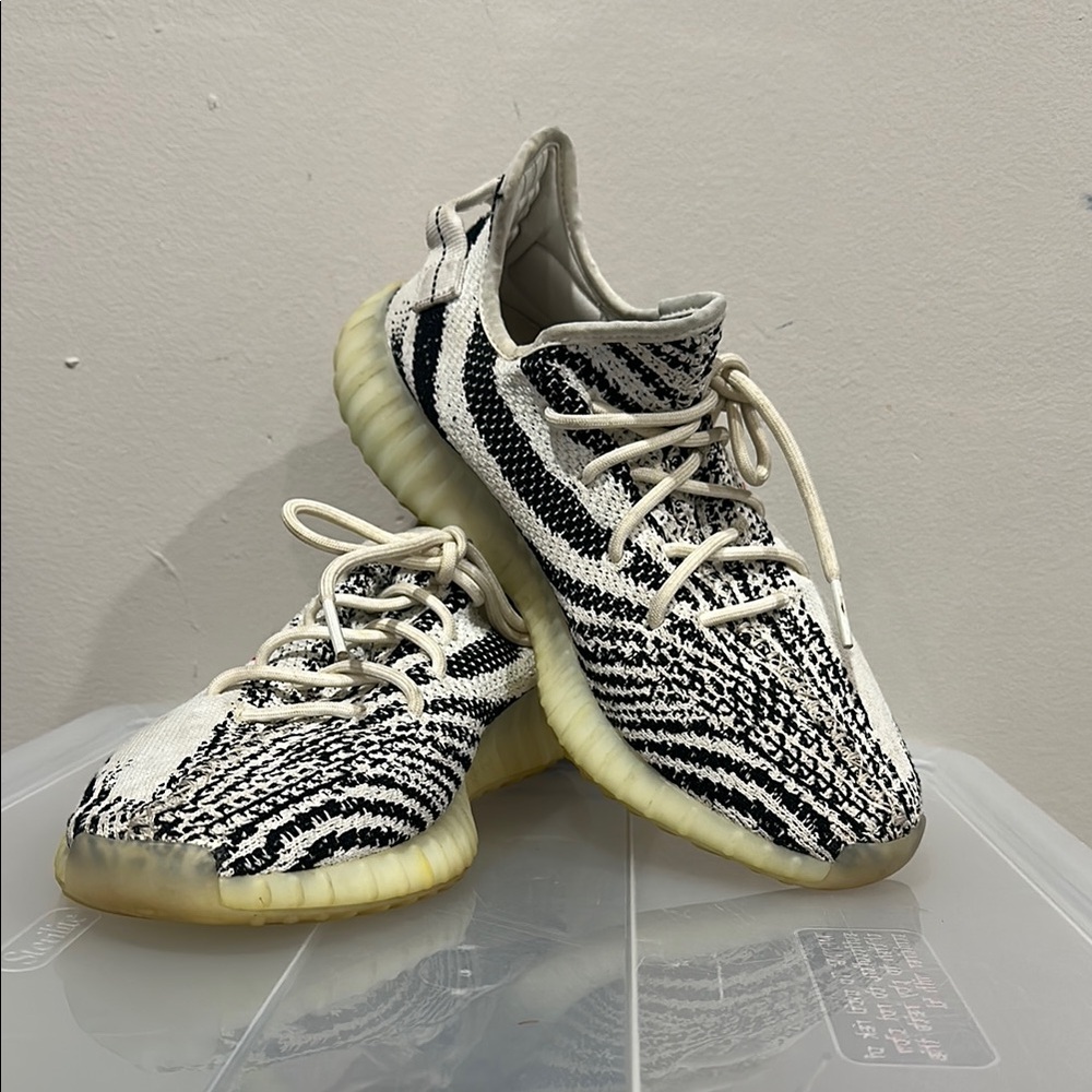 Adidas Yeezy Boost 350 V2 Zebra Sneakers
